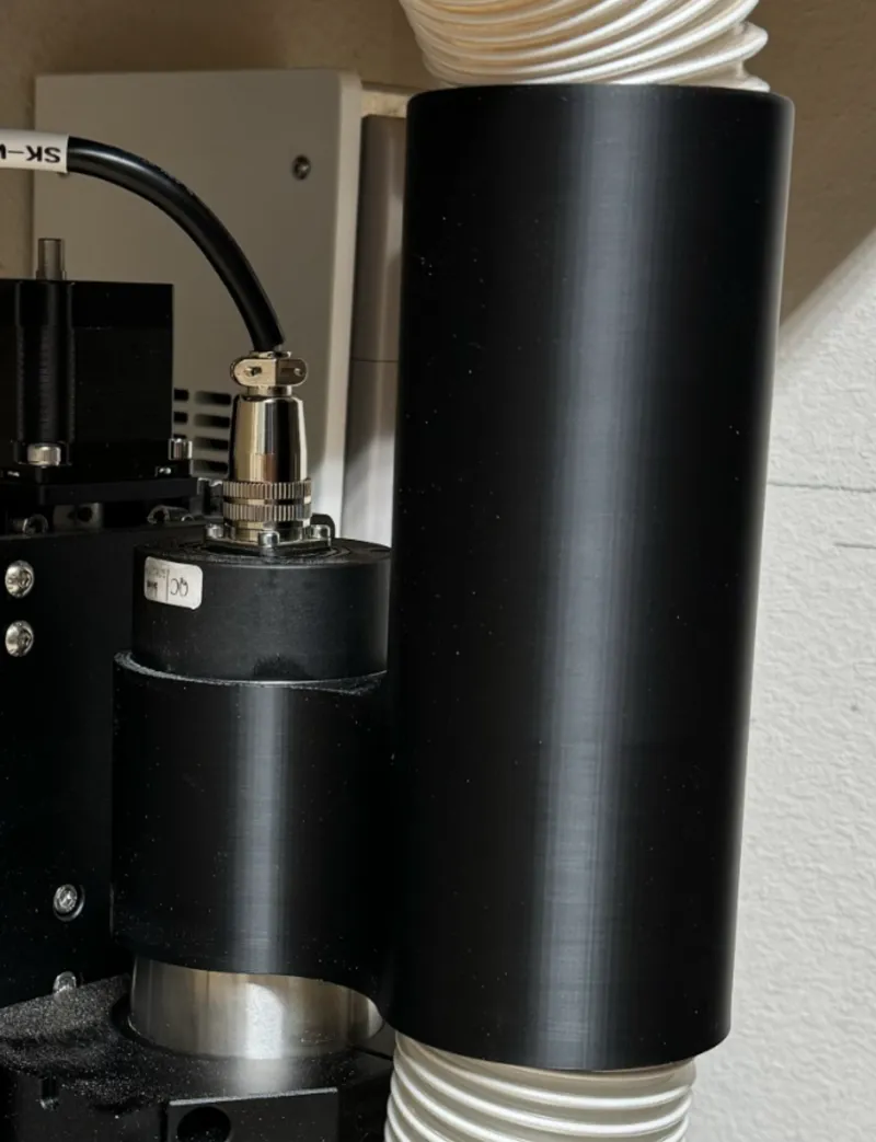 Vacuum strain relief for shapeoko 5 pro w/spindle