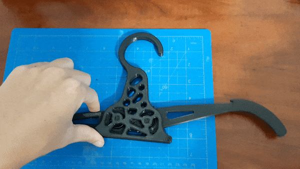 Spring Collapsible Hanger