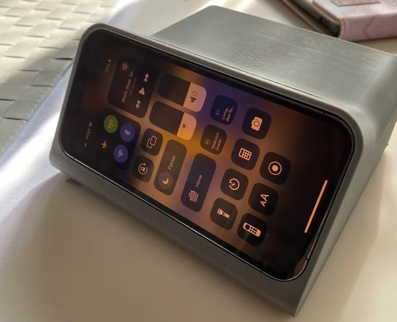 iPhone 13 Pro Standby Mode Dock