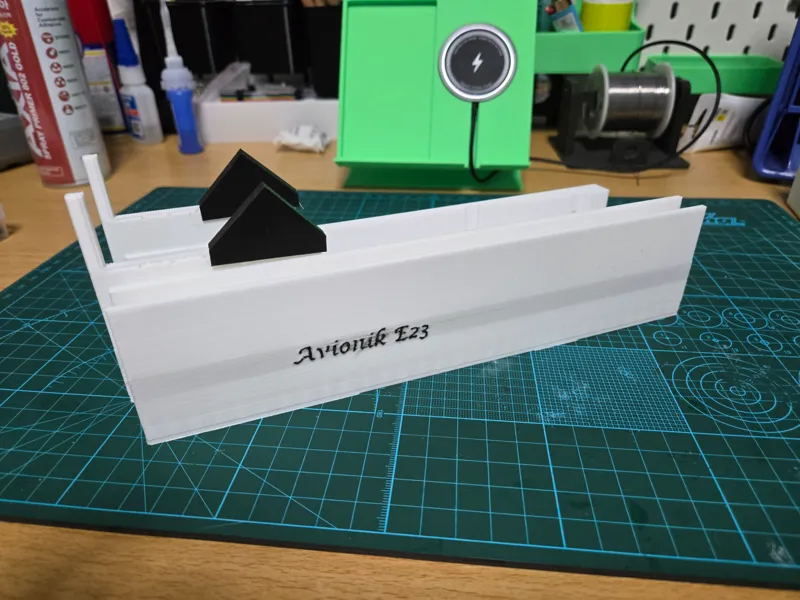 Model stand for Avionik E23