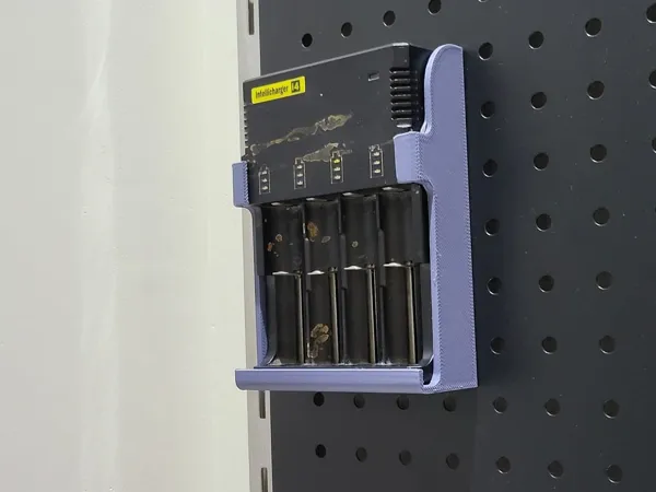 Support pegboard pour chargeur de piles