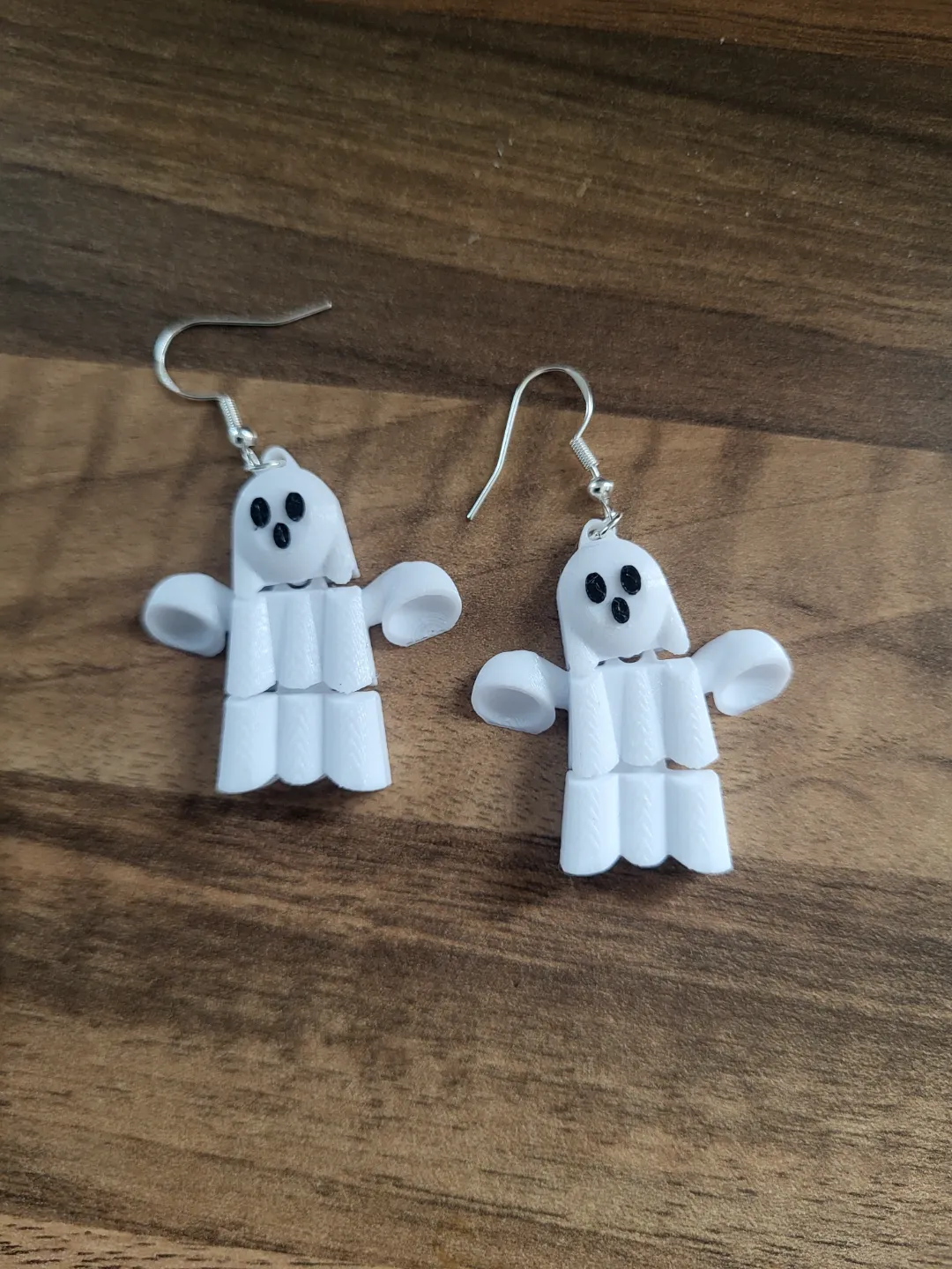 ghost earrings articulated view 3