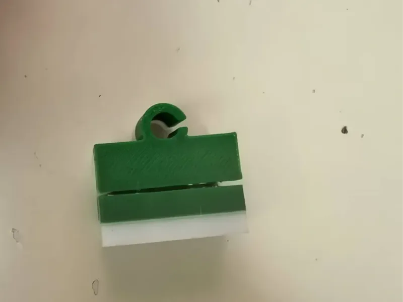 磁吸理线器