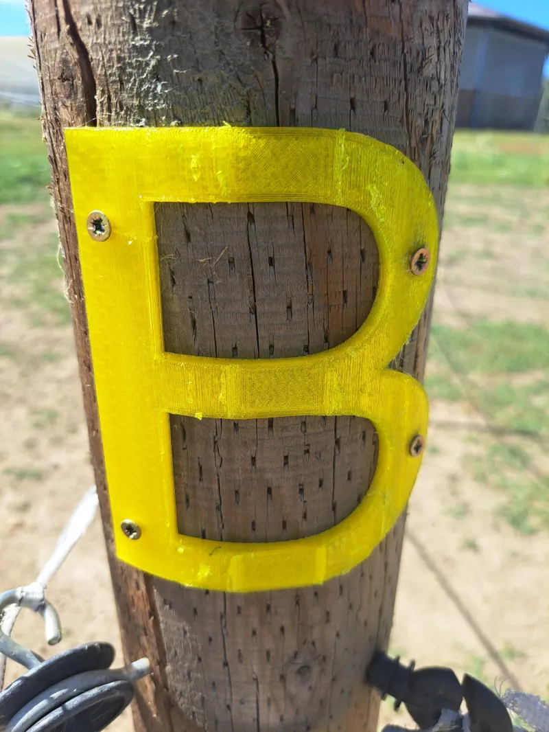 Curved screwable letters