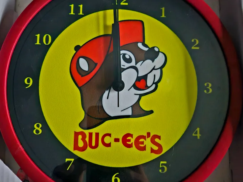 Buc-ee's clock face