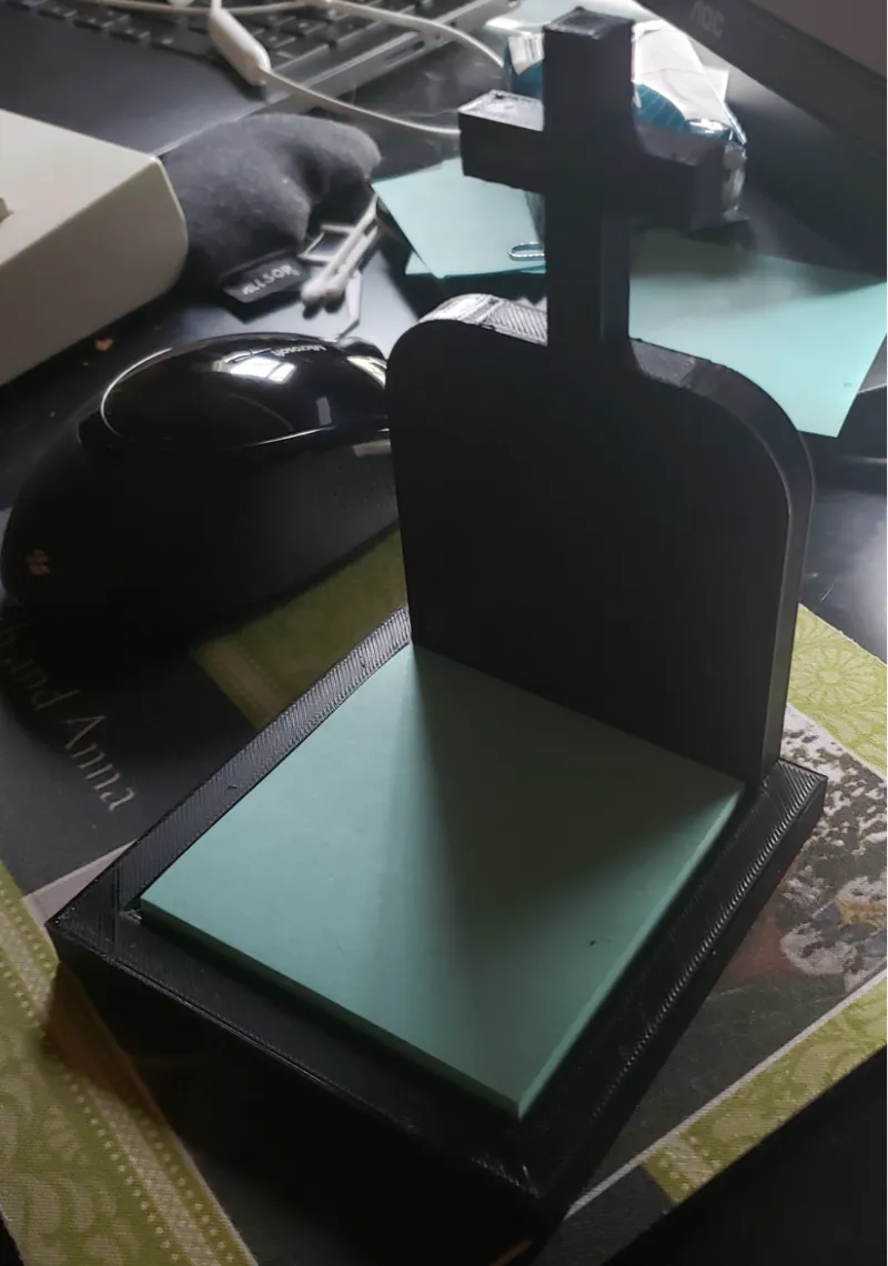 Low Poly Tombstone Post-It Note holder