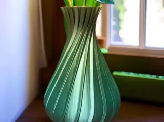 Spiral patterned vase【螺旋纹花瓶】