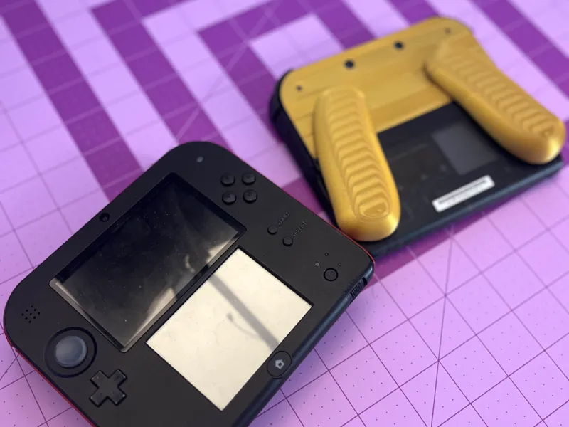 2DS Grip / Battery Cover