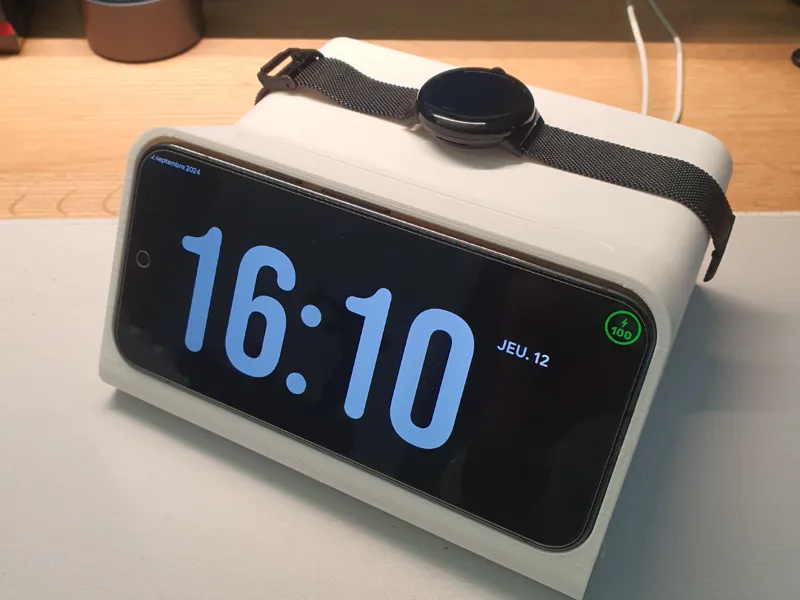 Google Pixel 9 Pro XL ans Pixel Watch Dock (Scott)
