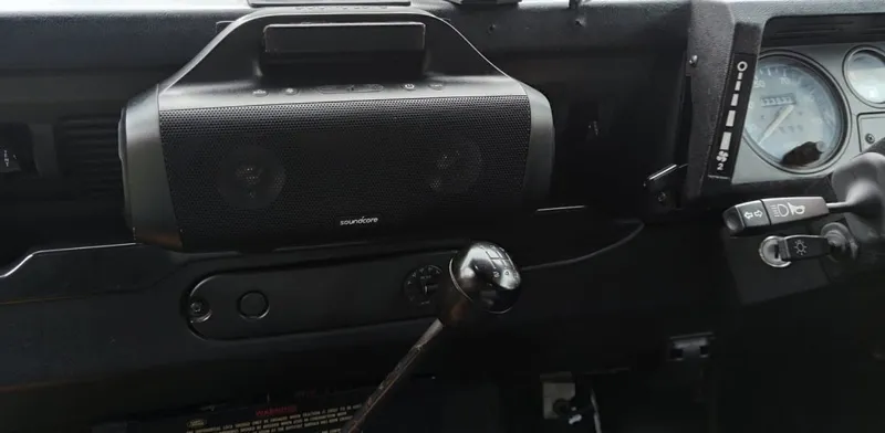 Anker Soundcore Boom Hanger Land Rover Defender 