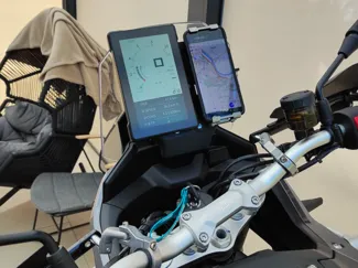 KOVE 800x dashboard TFT + dr2.cz phone adaptor