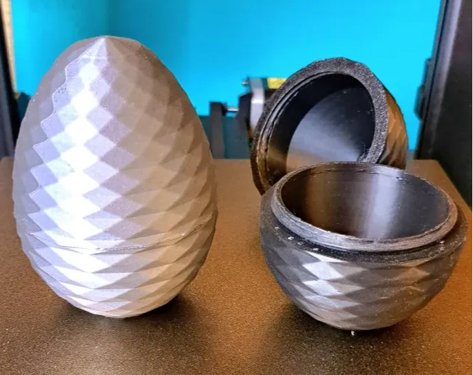 Capsule œuf torsadée géométrique
