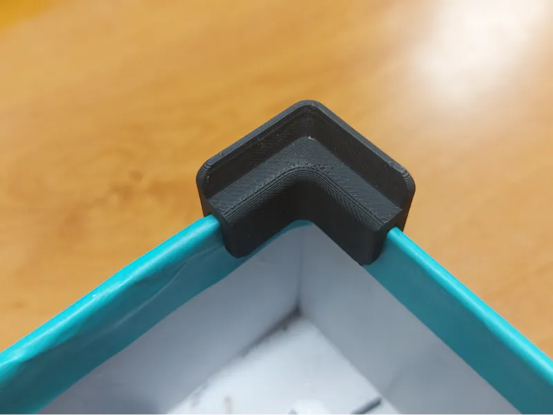 Stackable spoolbox corner