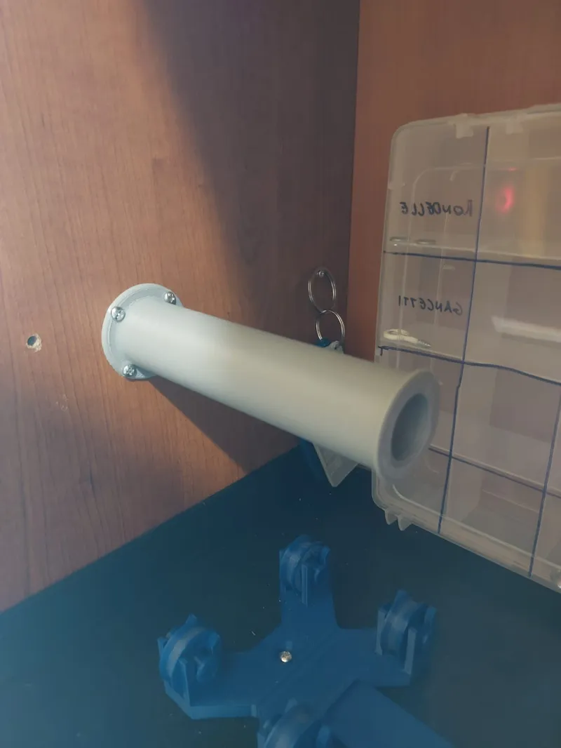 Wallmounted spool holder