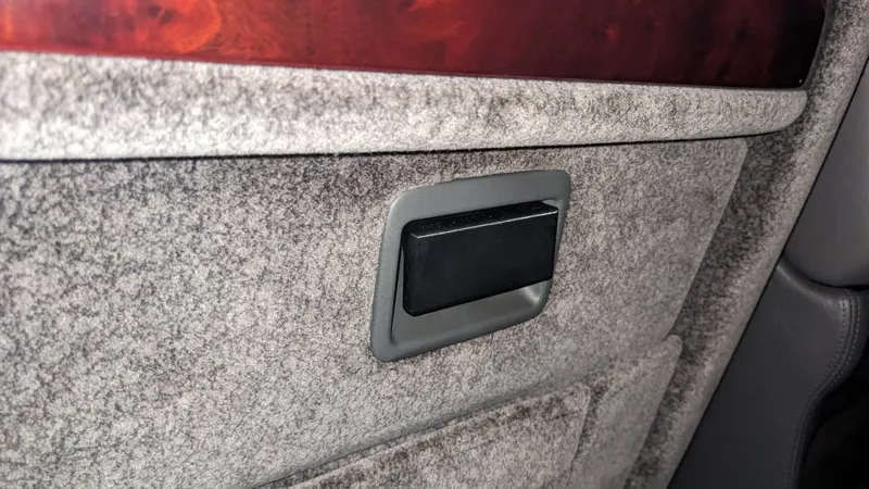 Toyota Century GZG50 - Passenger Seat Latch
