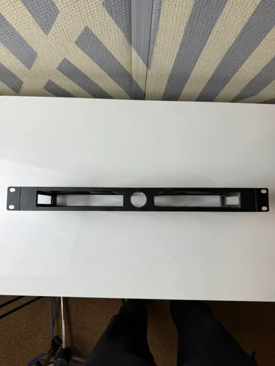 Rack System  - Netgear GS108GE - cable hole