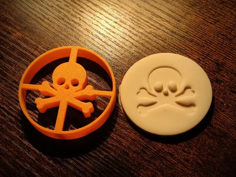 Halloween Skull and bones cookie cutter 2024