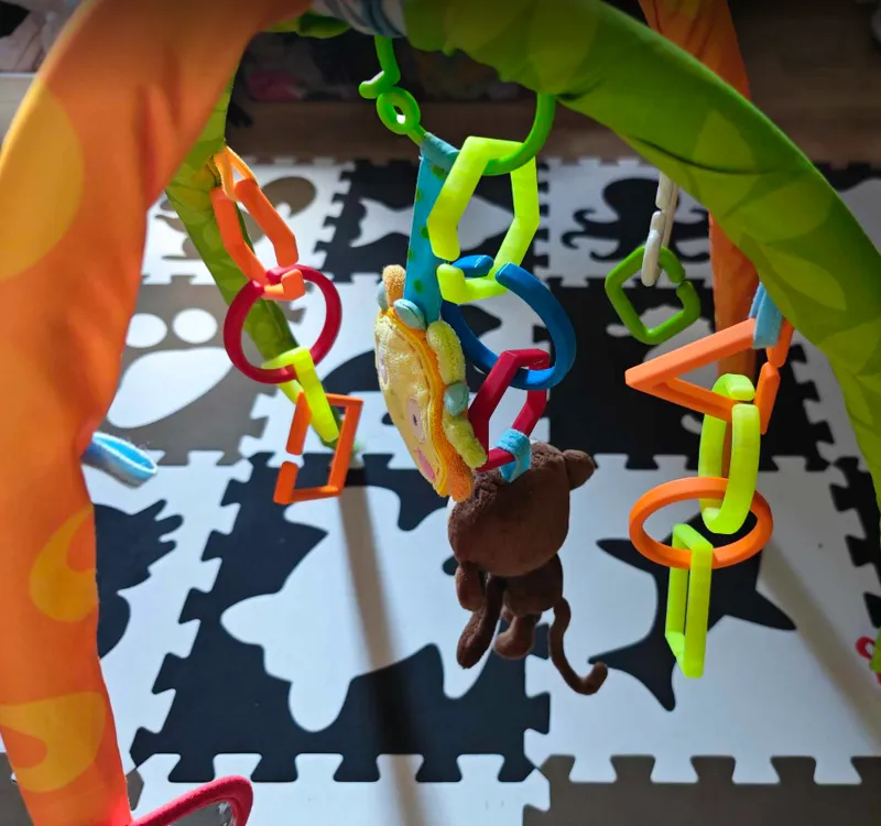 Baby hanging toys (miminkovské hračky na pověšení)