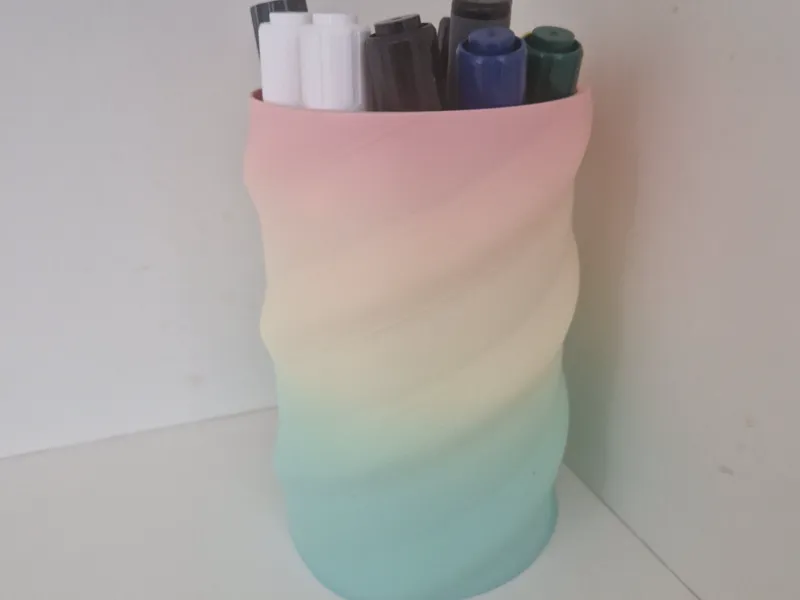 Spiral pen holder
