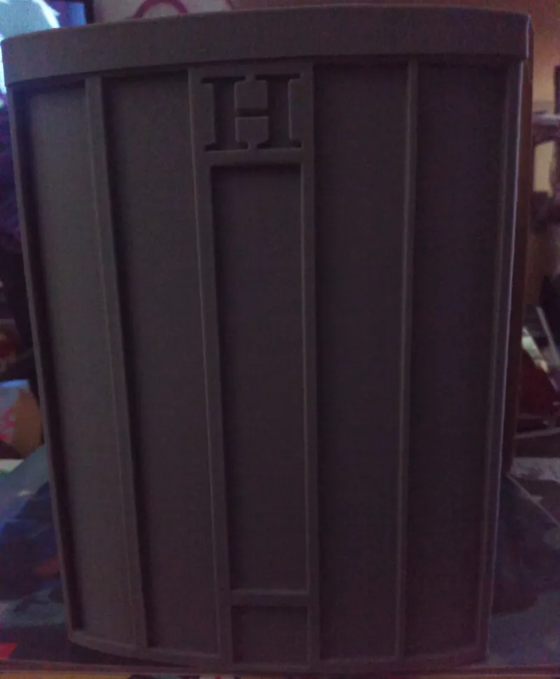 Hospital with lid