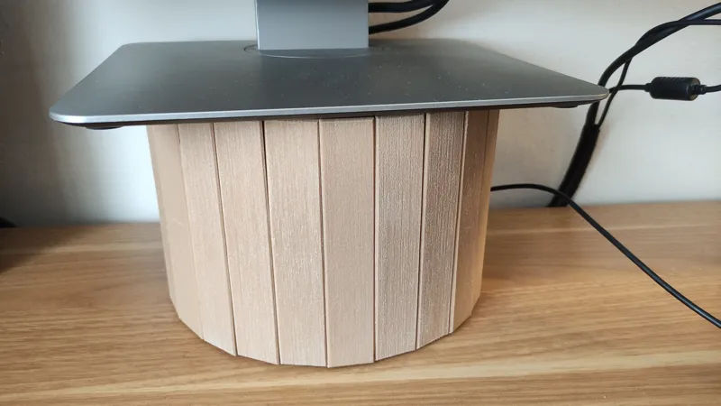 Used spool monitor stand