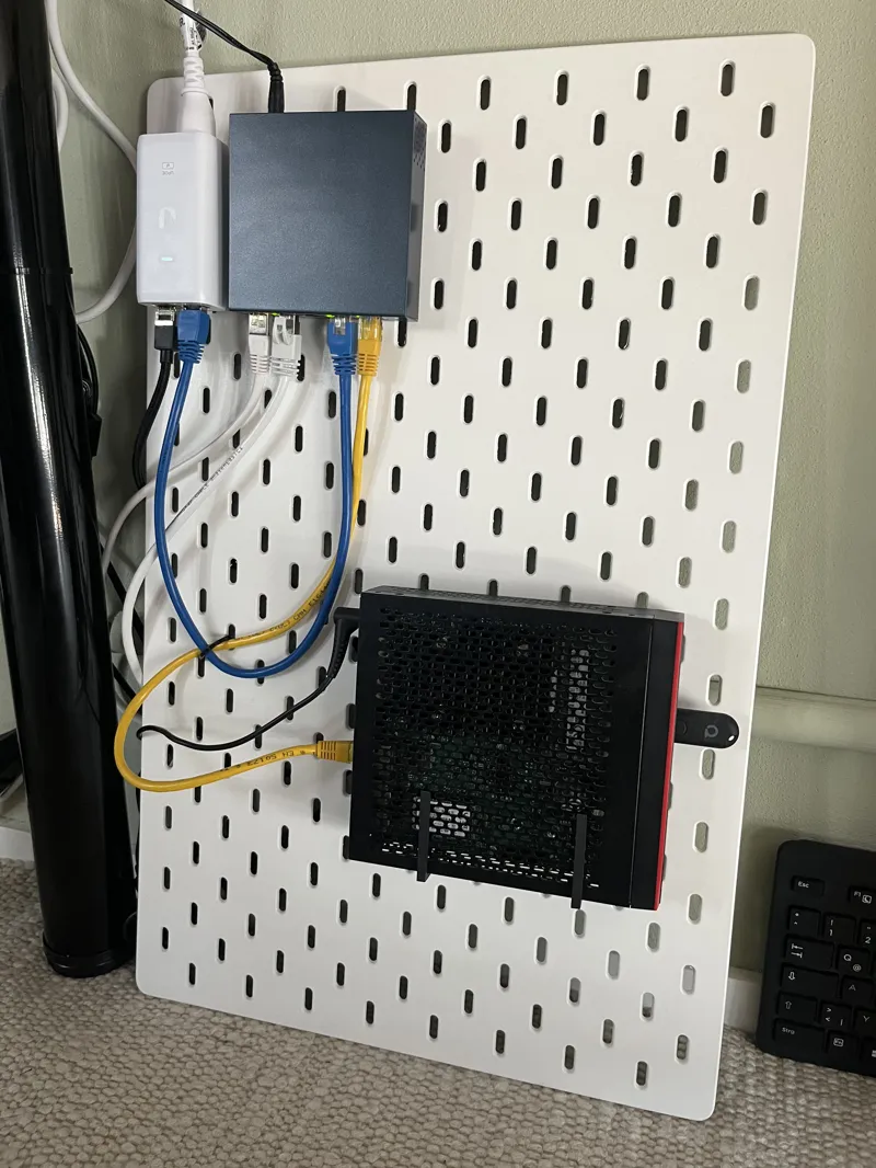 Ikea Skadis Fujitsu S740 ThinclientMount