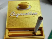 Distributeur automatique doré pour paquet de cigarettes — photo 1