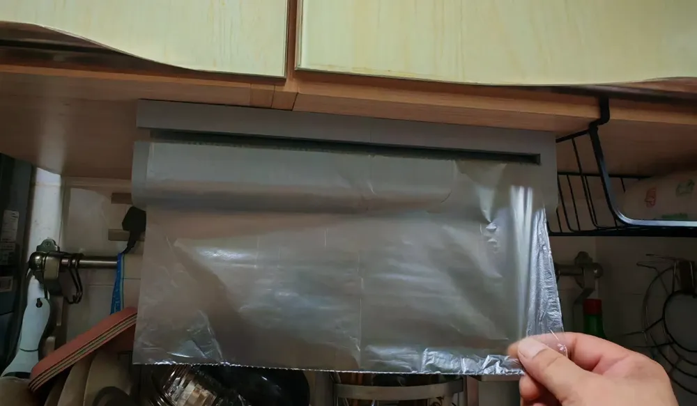 Cling Wrap Storage Box Hanging, with Cutter) by lyss78