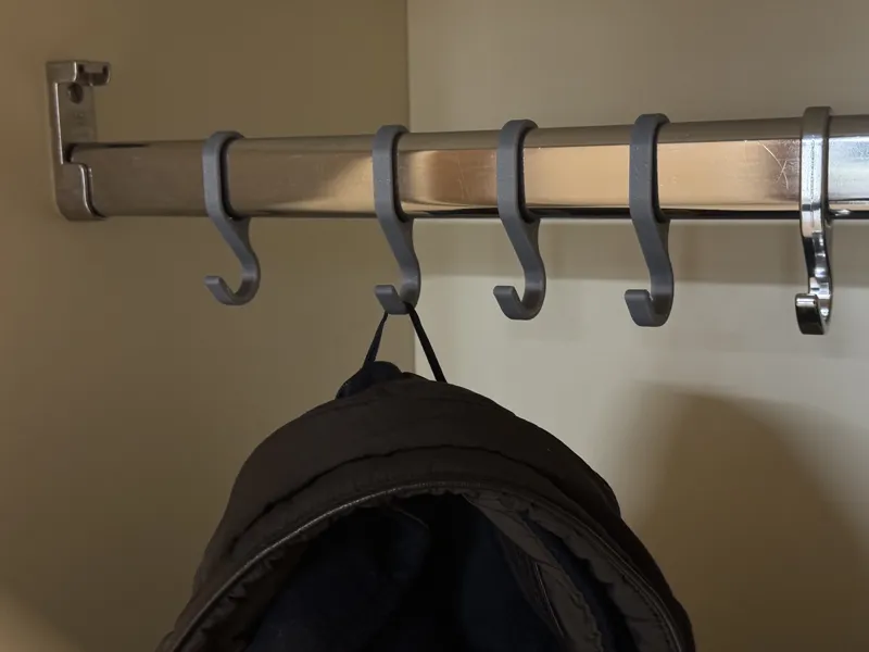 Hacken für Kleiderstange / Clothes rail