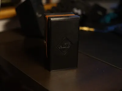 Deck box (Fits up to 80 cards)