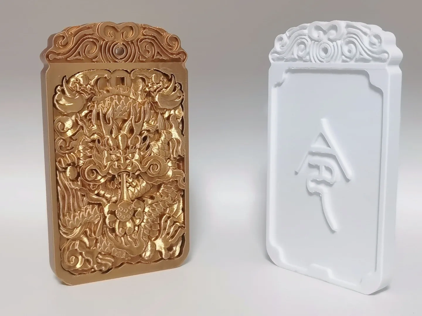 The majestic dragon-shaped embossed token has a four-character blessing ...