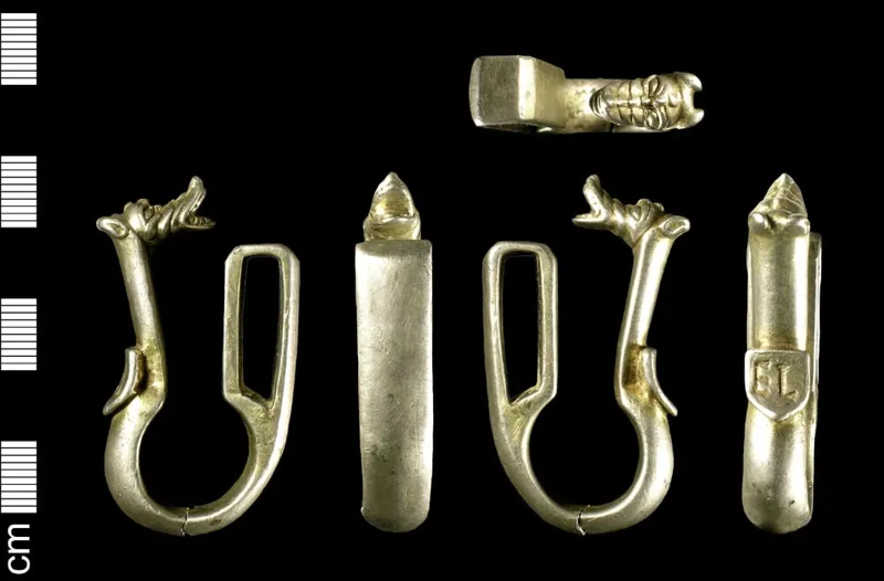 Fancy Buckler Belt Hanger