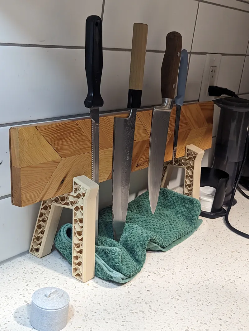 Knife Magnet Legs