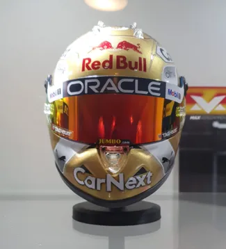Stand for F1 helmets scale 1:2