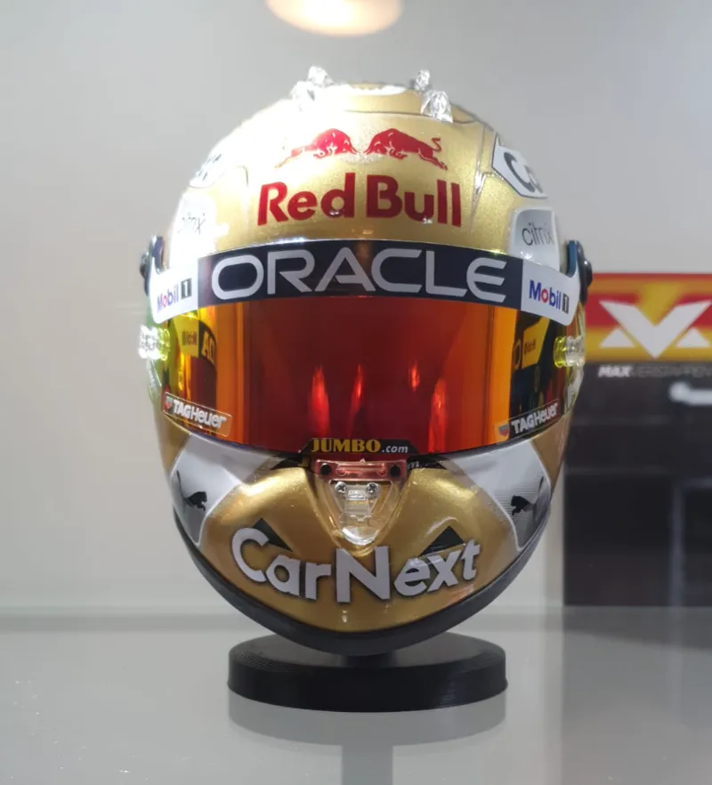 Stand for F1 helmets scale 1:2