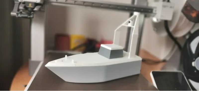 美国迅海捷行者无人作战艇
