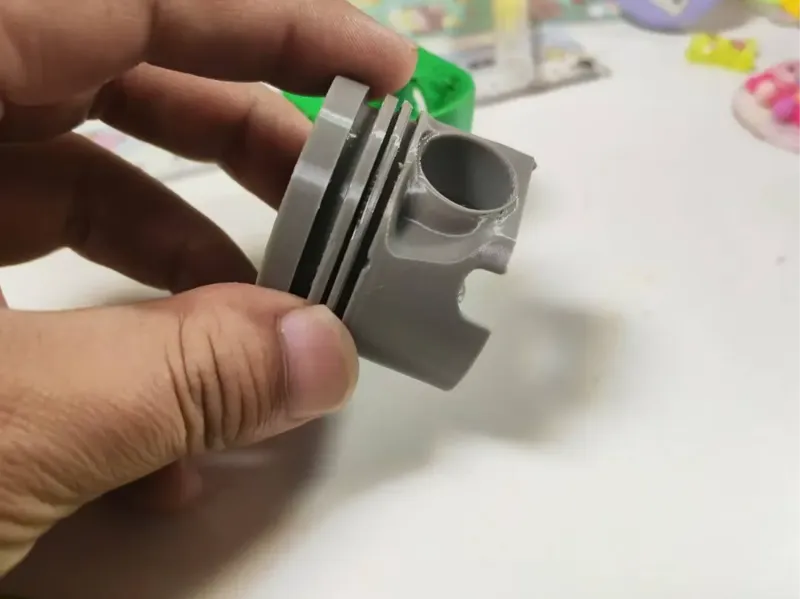 小巧发动机活塞摆件