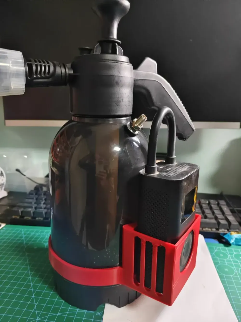 Car wash PA sprayer Xiaomi Air Pump 1S bracket by 半神赎的罪 MakerWorld