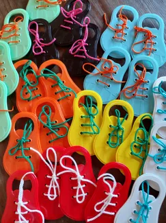 Zapatilla para aprender a atar cordones