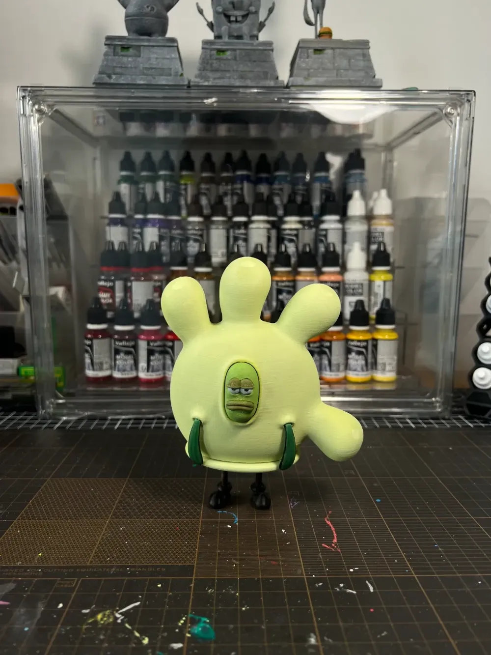 Spongebob Squarepants Work Gloves Slacker Fish Assembled Figurine by CC