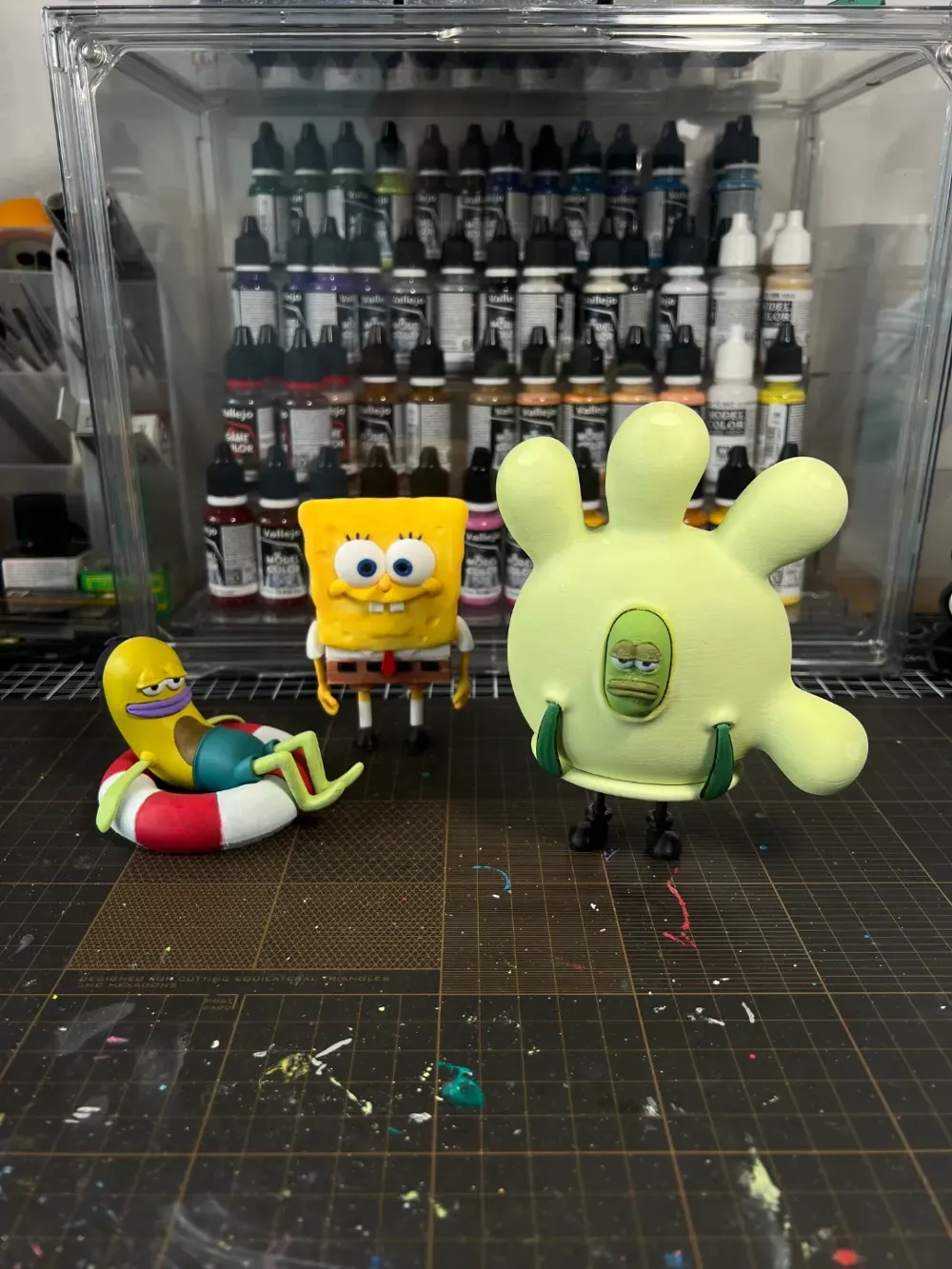 Spongebob Squarepants Work Gloves Slacker Fish Assembled Figurine by CC