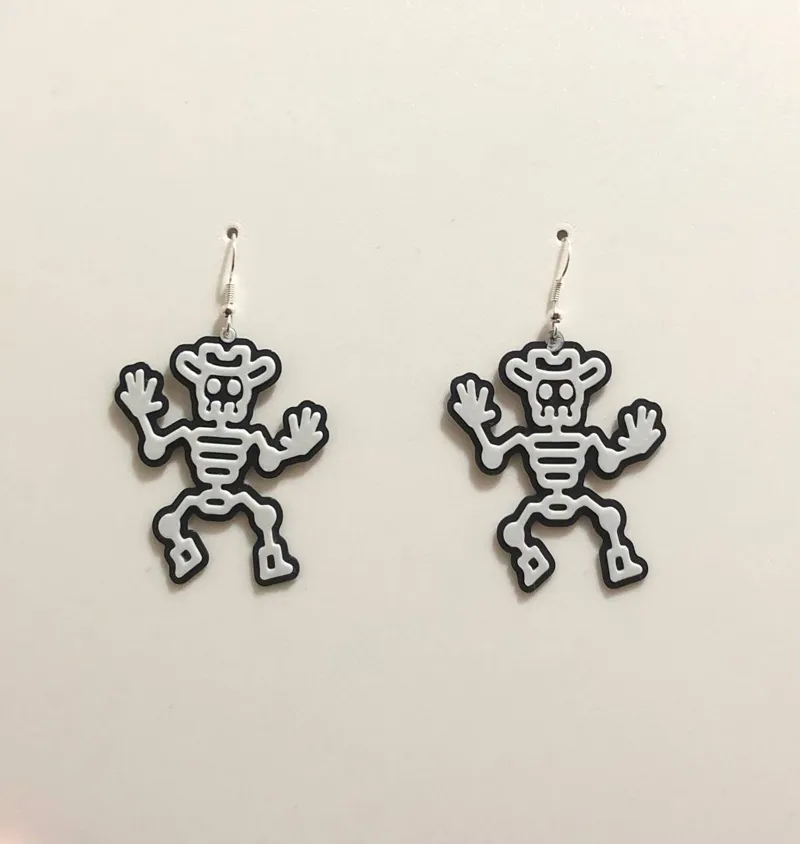 Earring pendant skull dance with a hat