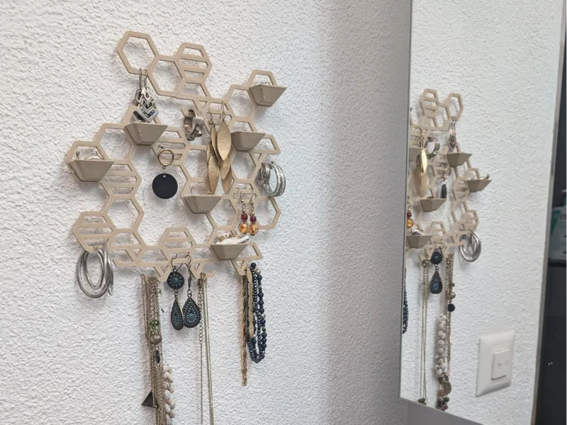 Honeycomb jewelry holder