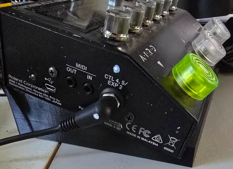 BOSS GT1000 Core Desk Pedal Mount