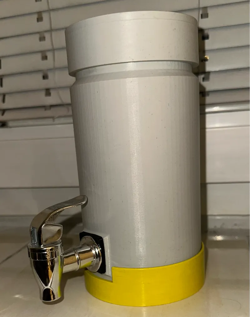 Container with lever valve