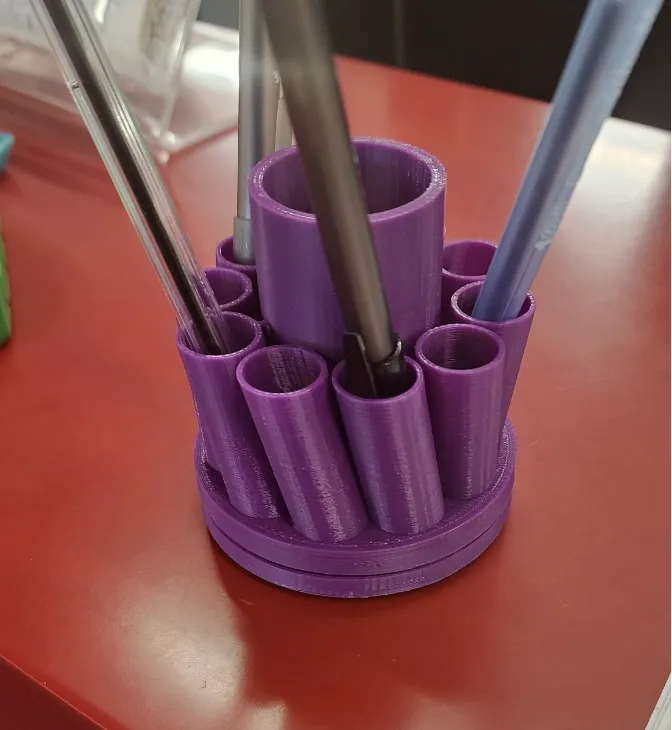 Rotating Pencil Cup
