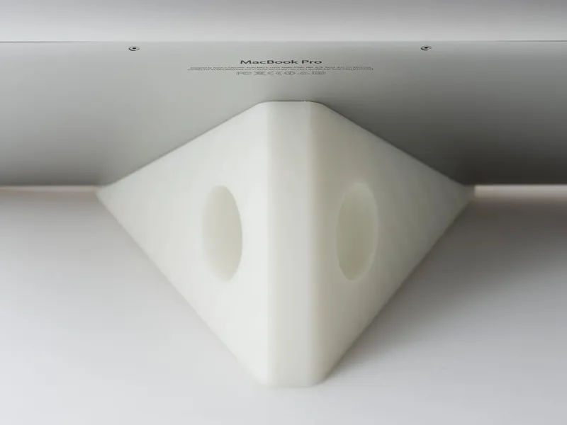 Macbook 13 inch stand