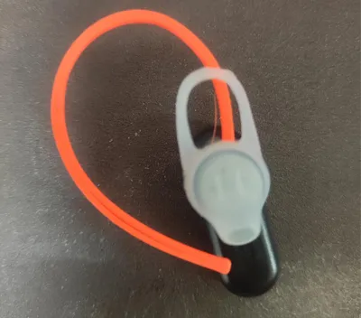 Bluetooth earphone hook