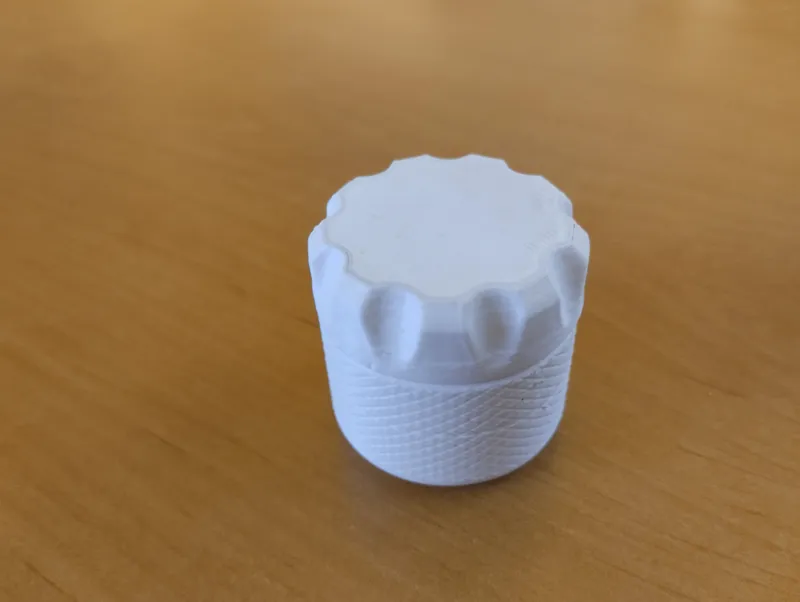 Twist lock container