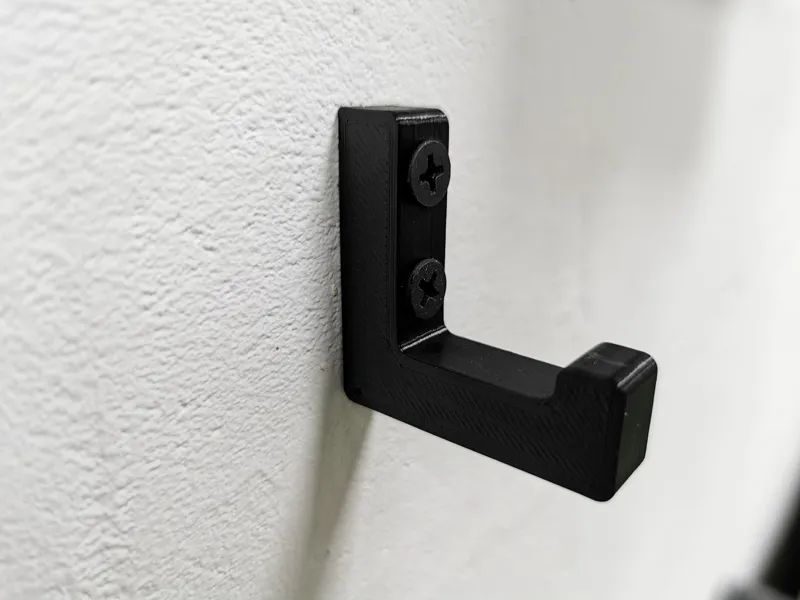 Simple screwable hook
